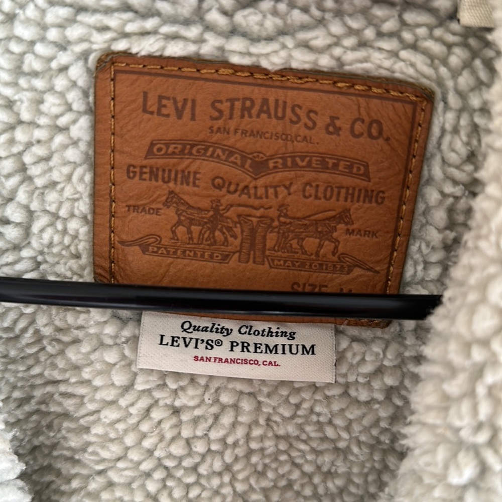 Levi Jacket - Picture 2 of 5